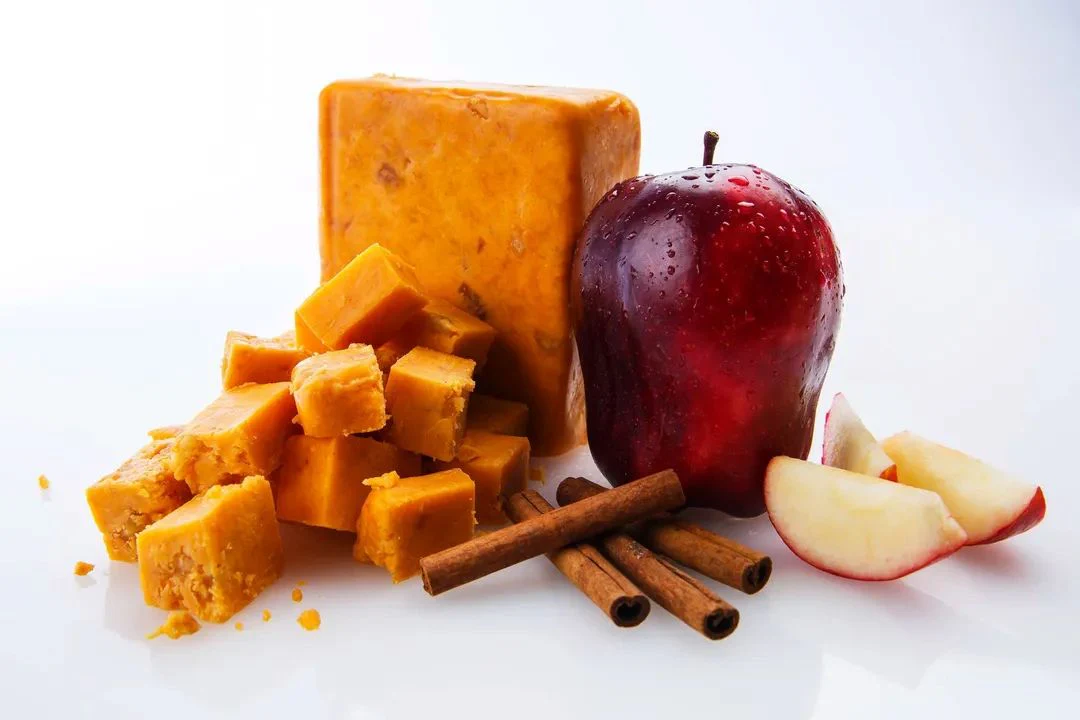 Cinnamon Apple Cheddar - Image 5